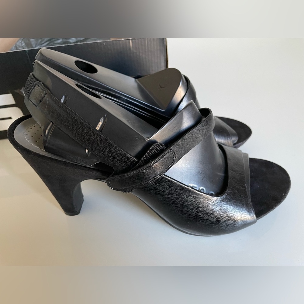 Tsubo black open toe Mary Jane heels - size 9